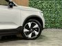 Volvo XC40 Single Motor Extended Range Ultimate 82 kWh | 100% SoH | Schuifdak | 360° Camera | All Season banden | Harman Kardon | Adaptieve Cruise Control | Bestuurdersstoel elektrisch geheugen | Stoel en Stuurwielverwarming | 19 Inch | Passagiersstoel elektrisch | Zitting verlenging voorstoelen | Pilot Assist | BLIS Dode Hoek Detectie | Warmtepomp | Google Infotainment | Keyless Drive | Parkeersensoren voor+achter | Elektrisch bedienbare achterklep | Automatisch dimmende binnen en buitenspiegels | Regensensor | Climate Controle L+R | Draadloos telefoon opladen | DAB Radio | Apple Carplay/Android Auto | Volvo On Call met mobiele App functie | Silver Dawn Metallic |