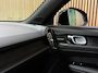 Volvo XC40 Single Motor Extended Range Ultimate 82 kWh | 100% SoH | Schuifdak | 360° Camera | All Season banden | Harman Kardon | Adaptieve Cruise Control | Bestuurdersstoel elektrisch geheugen | Stoel en Stuurwielverwarming | 19 Inch | Passagiersstoel elektrisch | Zitting verlenging voorstoelen | Pilot Assist | BLIS Dode Hoek Detectie | Warmtepomp | Google Infotainment | Keyless Drive | Parkeersensoren voor+achter | Elektrisch bedienbare achterklep | Automatisch dimmende binnen en buitenspiegels | Regensensor | Climate Controle L+R | Draadloos telefoon opladen | DAB Radio | Apple Carplay/Android Auto | Volvo On Call met mobiele App functie | Silver Dawn Metallic |