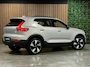 Volvo XC40 Single Motor Extended Range Ultimate 82 kWh | 100% SoH | Schuifdak | 360° Camera | All Season banden | Harman Kardon | Adaptieve Cruise Control | Bestuurdersstoel elektrisch geheugen | Stoel en Stuurwielverwarming | 19 Inch | Passagiersstoel elektrisch | Zitting verlenging voorstoelen | Pilot Assist | BLIS Dode Hoek Detectie | Warmtepomp | Google Infotainment | Keyless Drive | Parkeersensoren voor+achter | Elektrisch bedienbare achterklep | Automatisch dimmende binnen en buitenspiegels | Regensensor | Climate Controle L+R | Draadloos telefoon opladen | DAB Radio | Apple Carplay/Android Auto | Volvo On Call met mobiele App functie | Silver Dawn Metallic |