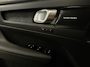 Volvo XC40 Single Motor Extended Range Ultimate 82 kWh | 100% SoH | Schuifdak | 360° Camera | All Season banden | Harman Kardon | Adaptieve Cruise Control | Bestuurdersstoel elektrisch geheugen | Stoel en Stuurwielverwarming | 19 Inch | Passagiersstoel elektrisch | Zitting verlenging voorstoelen | Pilot Assist | BLIS Dode Hoek Detectie | Warmtepomp | Google Infotainment | Keyless Drive | Parkeersensoren voor+achter | Elektrisch bedienbare achterklep | Automatisch dimmende binnen en buitenspiegels | Regensensor | Climate Controle L+R | Draadloos telefoon opladen | DAB Radio | Apple Carplay/Android Auto | Volvo On Call met mobiele App functie | Silver Dawn Metallic |