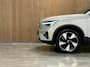 Volvo XC40 Single Motor Extended Range Ultimate 82 kWh | 100% SoH | Schuifdak | 360° Camera | All Season banden | Harman Kardon | Adaptieve Cruise Control | Bestuurdersstoel elektrisch geheugen | Stoel en Stuurwielverwarming | 19 Inch | Passagiersstoel elektrisch | Zitting verlenging voorstoelen | Pilot Assist | BLIS Dode Hoek Detectie | Warmtepomp | Google Infotainment | Keyless Drive | Parkeersensoren voor+achter | Elektrisch bedienbare achterklep | Automatisch dimmende binnen en buitenspiegels | Regensensor | Climate Controle L+R | Draadloos telefoon opladen | DAB Radio | Apple Carplay/Android Auto | Volvo On Call met mobiele App functie | Silver Dawn Metallic |