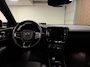 Volvo XC40 Single Motor Extended Range Ultimate 82 kWh | 100% SoH | Schuifdak | 360° Camera | All Season banden | Harman Kardon | Adaptieve Cruise Control | Bestuurdersstoel elektrisch geheugen | Stoel en Stuurwielverwarming | 19 Inch | Passagiersstoel elektrisch | Zitting verlenging voorstoelen | Pilot Assist | BLIS Dode Hoek Detectie | Warmtepomp | Google Infotainment | Keyless Drive | Parkeersensoren voor+achter | Elektrisch bedienbare achterklep | Automatisch dimmende binnen en buitenspiegels | Regensensor | Climate Controle L+R | Draadloos telefoon opladen | DAB Radio | Apple Carplay/Android Auto | Volvo On Call met mobiele App functie | Silver Dawn Metallic |