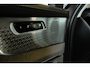 Volvo XC90 T8 Plug-in hybrid AWD Ultra Dark | High Performance Audio | Luchtvering | Massage in voorstoelen | 360° Parkeercamera | Parkeersensoren voor + achter | Panoramadak | Semi-Electrische Wegklapbare Trekhaak | Bowers & Wilkins Premium Audio | Google infotainmentr