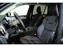 Volvo XC90 T8 Plug-in hybrid AWD Ultra Dark | High Performance Audio | Luchtvering | Massage in voorstoelen | 360° Parkeercamera | Parkeersensoren voor + achter | Panoramadak | Semi-Electrische Wegklapbare Trekhaak | Bowers & Wilkins Premium Audio | Google infotainmentr