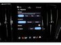 Volvo V60 T8 Plug-in hybrid AWD Plus Dark | Trekhaak | Panoramadak | Verwarmbare voorstoelen, achterbank en stuurwiel | 360 graden camera | Head-up display | Premium audio by Harman Kardon | Adaptieve cruise control | Keyless