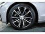Volvo V60 T8 Plug-in hybrid AWD Plus Dark | Trekhaak | Panoramadak | Verwarmbare voorstoelen, achterbank en stuurwiel | 360 graden camera | Head-up display | Premium audio by Harman Kardon | Adaptieve cruise control | Keyless