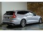 Volvo V60 T8 Plug-in hybrid AWD Plus Dark | Trekhaak | Panoramadak | Verwarmbare voorstoelen, achterbank en stuurwiel | 360 graden camera | Head-up display | Premium audio by Harman Kardon | Adaptieve cruise control | Keyless