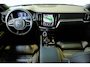 Volvo V60 T8 Plug-in hybrid AWD Plus Dark | Trekhaak | Panoramadak | Verwarmbare voorstoelen, achterbank en stuurwiel | 360 graden camera | Head-up display | Premium audio by Harman Kardon | Adaptieve cruise control | Keyless