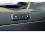 Volvo XC40 B4 Plus Dark | Panoramadak | Semi-Electrische Wegklapbare Trekhaak | Verwarmbare voorstoelen, stuurwiel en voorruit | Premium audio by Harman Kardon | Adaptieve cruise control | Keyless Entree | Parkeersensoren voor + achter | Stoelverwarming | Stuurwielverwarming |