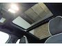 Volvo XC40 B4 Plus Dark | Panoramadak | Semi-Electrische Wegklapbare Trekhaak | Verwarmbare voorstoelen, stuurwiel en voorruit | Premium audio by Harman Kardon | Adaptieve cruise control | Keyless Entree | Parkeersensoren voor + achter | Stoelverwarming | Stuurwielverwarming |