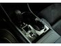 Volvo XC40 B4 Plus Dark | Panoramadak | Semi-Electrische Wegklapbare Trekhaak | Verwarmbare voorstoelen, stuurwiel en voorruit | Premium audio by Harman Kardon | Adaptieve cruise control | Keyless Entree | Parkeersensoren voor + achter | Stoelverwarming | Stuurwielverwarming |