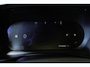 Volvo XC40 B4 Plus Dark | Panoramadak | Semi-Electrische Wegklapbare Trekhaak | Verwarmbare voorstoelen, stuurwiel en voorruit | Premium audio by Harman Kardon | Adaptieve cruise control | Keyless Entree | Parkeersensoren voor + achter | Stoelverwarming | Stuurwielverwarming |