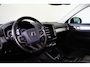 Volvo XC40 T3 Momentum Pro - Parkeercamera achter - Parkeersensoren voor & achter - Volvo On Call - Sensus Navigatie met Apple® CarPlay en Android Auto - High Performance Audio - Climate Control - Cruise control - 18' LMV
