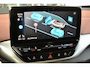 Volkswagen ID.4 Pro 77 kWh Adaptive cruise control, Front Assist, verwarmde voorstoelen, Climatronic 2-zone, Rijstrookbehoudassistent (Lane Assist), 360 graden camera, Travel Assist, geheugenfunctie voor parkeerassistent (Trained Park Assist), achterklep elektrisch, draadloos telefoon opladen, verkeerstekenherkenning, LED koplampen, interieurvoorverwarming, spraakbediening (Voice Control), 19'' lmv 'Hammar', vermoeidheidsherkenning, sfeerverlichting binnen en buiten