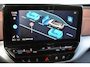 Volkswagen ID.4 Pro 77 kWh Adaptive cruise control, Front Assist, verwarmde voorstoelen, Climatronic 2-zone, Rijstrookbehoudassistent (Lane Assist), 360 graden camera, Travel Assist, geheugenfunctie voor parkeerassistent (Trained Park Assist), achterklep elektrisch, draadloos telefoon opladen, verkeerstekenherkenning, LED koplampen, interieurvoorverwarming, spraakbediening (Voice Control), 19'' lmv 'Hammar', vermoeidheidsherkenning, sfeerverlichting binnen en buiten