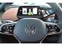 Volkswagen ID.4 Pro 77 kWh Adaptive cruise control, Front Assist, verwarmde voorstoelen, Climatronic 2-zone, Rijstrookbehoudassistent (Lane Assist), 360 graden camera, Travel Assist, geheugenfunctie voor parkeerassistent (Trained Park Assist), achterklep elektrisch, draadloos telefoon opladen, verkeerstekenherkenning, LED koplampen, interieurvoorverwarming, spraakbediening (Voice Control), 19'' lmv 'Hammar', vermoeidheidsherkenning, sfeerverlichting binnen en buiten