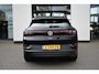 Volkswagen ID.4 Pro 77 kWh Adaptive cruise control, Front Assist, verwarmde voorstoelen, Climatronic 2-zone, Rijstrookbehoudassistent (Lane Assist), 360 graden camera, Travel Assist, geheugenfunctie voor parkeerassistent (Trained Park Assist), achterklep elektrisch, draadloos telefoon opladen, verkeerstekenherkenning, LED koplampen, interieurvoorverwarming, spraakbediening (Voice Control), 19'' lmv 'Hammar', vermoeidheidsherkenning, sfeerverlichting binnen en buiten