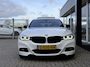 BMW 3-Serie Gran Turismo 320i High Executive Edition / Automaat / NL-Auto / Vol-Leder / Schuif-Kanteldak / Stoelverwarming / Cruise-Control / Climate-Control / Apple-Carplay & Android-Auto / LED / DAB Radio-Bluetooth / Draadloze-Telefoonlader / Camera / 19'' LMV / All-Season / ENZ.