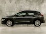 Hyundai Kona 1.0 T-GDI Sport (APPLE CARPLAY, STUUR/STOELVERWARMING, SPORTSTOELEN, CAMERA, LM VELGEN, CRUISE, NIEUWSTAAT)