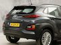 Hyundai Kona 1.0 T-GDI Sport (APPLE CARPLAY, STUUR/STOELVERWARMING, SPORTSTOELEN, CAMERA, LM VELGEN, CRUISE, NIEUWSTAAT)