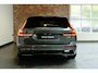 Volvo V60 T8 Plug-in hybrid AWD Plus Dark | Semi-Electrische Wegklapbare Trekhaak | Panoramadak | 360° Parkeercamera | Parkeersensoren voor + achter | Head-Up Display | Stoelverwarming | Stuurwielverwarming | Google Infotainment |