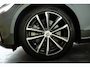 Volvo V60 T8 Plug-in hybrid AWD Plus Dark | Semi-Electrische Wegklapbare Trekhaak | Panoramadak | 360° Parkeercamera | Parkeersensoren voor + achter | Head-Up Display | Stoelverwarming | Stuurwielverwarming | Google Infotainment |