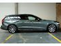Volvo V60 T8 Plug-in hybrid AWD Plus Dark | Semi-Electrische Wegklapbare Trekhaak | Panoramadak | 360° Parkeercamera | Parkeersensoren voor + achter | Head-Up Display | Stoelverwarming | Stuurwielverwarming | Google Infotainment |