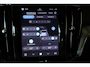 Volvo V60 T8 Plug-in hybrid AWD Plus Dark | Semi-Electrische Wegklapbare Trekhaak | Panoramadak | 360° Parkeercamera | Parkeersensoren voor + achter | Head-Up Display | Stoelverwarming | Stuurwielverwarming | Google Infotainment |