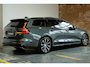 Volvo V60 T8 Plug-in hybrid AWD Plus Dark | Semi-Electrische Wegklapbare Trekhaak | Panoramadak | 360° Parkeercamera | Parkeersensoren voor + achter | Head-Up Display | Stoelverwarming | Stuurwielverwarming | Google Infotainment |