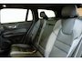 Volvo V60 T8 Plug-in hybrid AWD Plus Dark | Semi-Electrische Wegklapbare Trekhaak | Panoramadak | 360° Parkeercamera | Parkeersensoren voor + achter | Head-Up Display | Stoelverwarming | Stuurwielverwarming | Google Infotainment |
