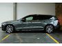 Volvo V60 T8 Plug-in hybrid AWD Plus Dark | Semi-Electrische Wegklapbare Trekhaak | Panoramadak | 360° Parkeercamera | Parkeersensoren voor + achter | Head-Up Display | Stoelverwarming | Stuurwielverwarming | Google Infotainment |