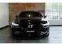 Volvo V60 T8 Plug-in hybrid AWD Plus Dark | Semi-Electrische Wegklapbare Trekhaak | Panoramadak | 360° Parkeercamera | Parkeersensoren voor + achter | Head-Up Display | Stoelverwarming | Stuurwielverwarming | Google Infotainment |