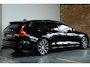 Volvo V60 T8 Plug-in hybrid AWD Plus Dark | Semi-Electrische Wegklapbare Trekhaak | Panoramadak | 360° Parkeercamera | Parkeersensoren voor + achter | Head-Up Display | Stoelverwarming | Stuurwielverwarming | Google Infotainment |