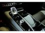 Volvo V60 T8 Plug-in hybrid AWD Plus Dark | Semi-Electrische Wegklapbare Trekhaak | Panoramadak | 360° Parkeercamera | Parkeersensoren voor + achter | Head-Up Display | Stoelverwarming | Stuurwielverwarming | Google Infotainment |
