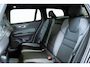 Volvo V60 T8 Plug-in hybrid AWD Plus Dark | Semi-Electrische Wegklapbare Trekhaak | Panoramadak | 360° Parkeercamera | Parkeersensoren voor + achter | Head-Up Display | Stoelverwarming | Stuurwielverwarming | Google Infotainment |