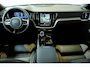 Volvo V60 T8 Plug-in hybrid AWD Plus Dark | Semi-Electrische Wegklapbare Trekhaak | Panoramadak | 360° Parkeercamera | Parkeersensoren voor + achter | Head-Up Display | Stoelverwarming | Stuurwielverwarming | Google Infotainment |