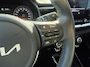 Kia Stonic 1.0 T-GDi 101PK HYBRIDE DYNAMIC APPCARPLAY/ NAVI/P-CAM/CLIMA/2XKEYELSS/PDC/LED/P-GLAS/S&S/DAKRAILS/MEDIA/BTA - 1 EIG./NL AUTO/KM = NAP