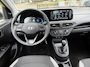 Hyundai i10 1.0 Comfort * UNIEK * Nu of Nooit * Nederlandse Auto met slechts  2.546 km. * Airco * Navigatie * Parkeer Camera * Cruise Control * Touch Screen Scherm * Vingerhoets; Vierde Generatie Eersteklas Service. Al meer dan 100 jaar een begrip in de Brabantse Kempen