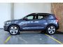 Volvo XC40 B4 Plus Dark | Semi-Electrische Wegklapbare Trekhaak | Verwarmbare voorstoelen, stuurwiel en voorruit | Premium audio by Harman Kardon | Adaptieve cruise control | Keyless Entree | Parkeersensoren voor + achter |