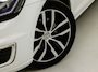 Volkswagen E-Golf e-Golf Sportline Deluxe Automaat (VIRTUAL COCKPIT, SOH 91,6%, APPLE CARPLAY, GROOT NAVI, CAMERA, STOELVERWARMING, SPORTSTOELEN, LED KOPLAMPEN, ADAPTIVE CRUISE, GETINT GLAS, NIEUWSTAAT)