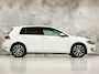 Volkswagen E-Golf e-Golf Sportline Deluxe Automaat (VIRTUAL COCKPIT, SOH 91,6%, APPLE CARPLAY, GROOT NAVI, CAMERA, STOELVERWARMING, SPORTSTOELEN, LED KOPLAMPEN, ADAPTIVE CRUISE, GETINT GLAS, NIEUWSTAAT)