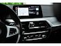 BMW 5-Serie Touring 520i High Executive Edition | Pano-dak | Trekhaak | NL-Auto |
