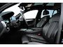 BMW 5-Serie Touring 520i High Executive Edition | Pano-dak | Trekhaak | NL-Auto |
