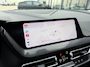 BMW 1-Serie 118i 140PK AUTOMAAT HE PANO/H&K/APPCARPLAY/HUD/ NAVI/DIGICOCKPIT/LED/2XKEYLESS/P-CAM/2XPDC/CLIMA/STUURWIELVERWARMING/MEDIA/S&S/SPORTZETELS/LMV - NL AUTO - KM=NAP - 2. EIG. -