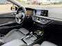 BMW 1-Serie 118i 140PK AUTOMAAT HE PANO/H&K/APPCARPLAY/HUD/ NAVI/DIGICOCKPIT/LED/2XKEYLESS/P-CAM/2XPDC/CLIMA/STUURWIELVERWARMING/MEDIA/S&S/SPORTZETELS/LMV - NL AUTO - KM=NAP - 2. EIG. -