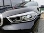 BMW 1-Serie 118i 140PK AUTOMAAT HE PANO/H&K/APPCARPLAY/HUD/ NAVI/DIGICOCKPIT/LED/2XKEYLESS/P-CAM/2XPDC/CLIMA/STUURWIELVERWARMING/MEDIA/S&S/SPORTZETELS/LMV - NL AUTO - KM=NAP - 2. EIG. -