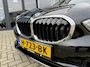 BMW 1-Serie 118i 140PK AUTOMAAT HE PANO/H&K/APPCARPLAY/HUD/ NAVI/DIGICOCKPIT/LED/2XKEYLESS/P-CAM/2XPDC/CLIMA/STUURWIELVERWARMING/MEDIA/S&S/SPORTZETELS/LMV - NL AUTO - KM=NAP - 2. EIG. -