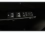 Toyota Urban Cruiser Dynamic 61 kWh | Stuur en stoelverwarming | Navigatie | Parkeersensoren | All season banden |