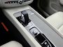 Volvo XC60 2.0 T6 Plug-in LongRange AWD Essential Bright / NL Auto / Panoramadak / Leder / Pdc+Camera / Lmv.21"/ Radio multimedia / Stoel-Stuurverwarming /