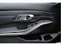 BMW 3-Serie 318i Business Edition | M-PAKKET | SCHUIFDAK | HIFI | CAMERA |